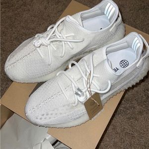 Brand new Yeezy 350 V2 DS Mens 10